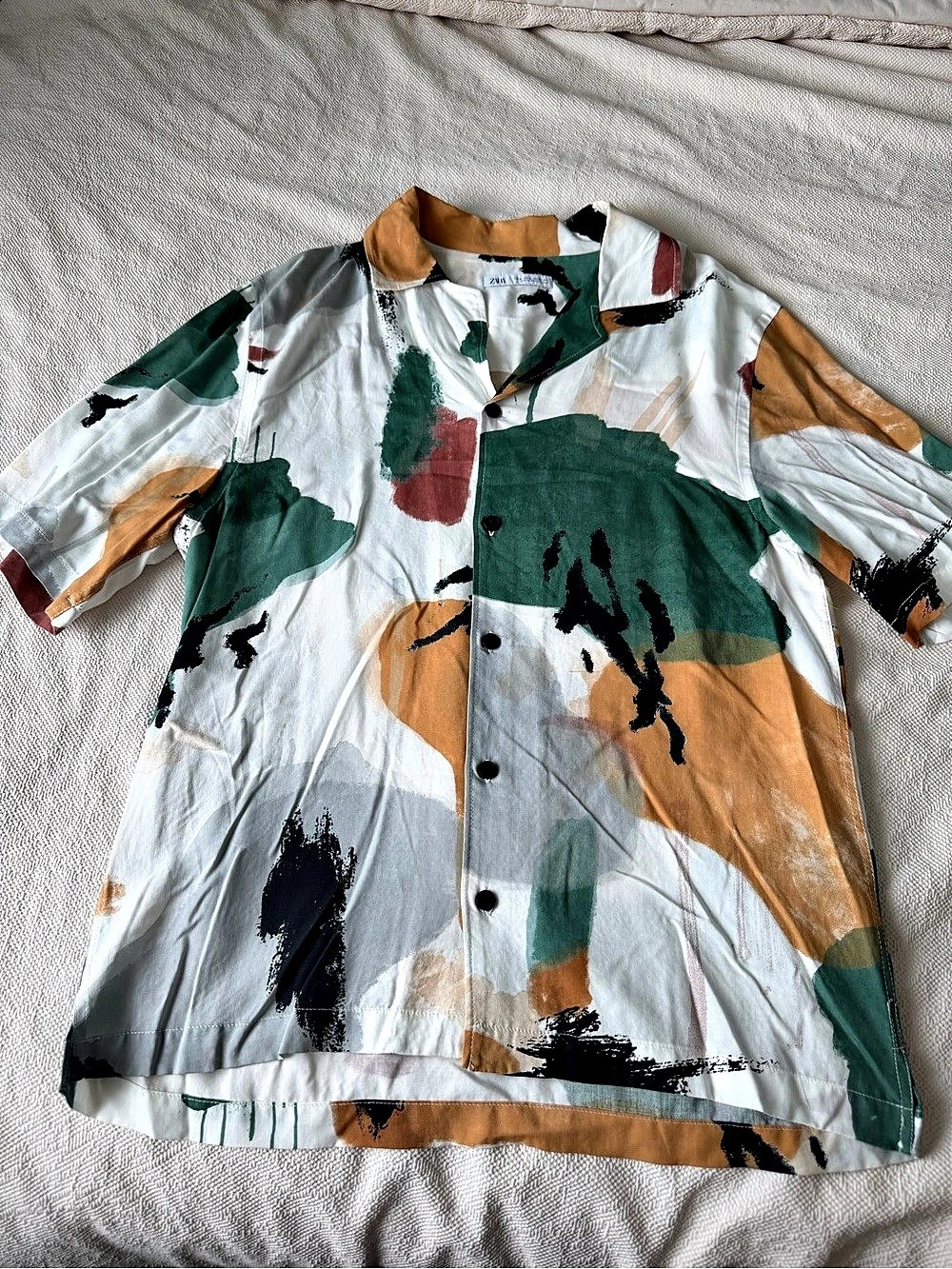 Zara Abstract Print Button Down in Green & White Size Medium